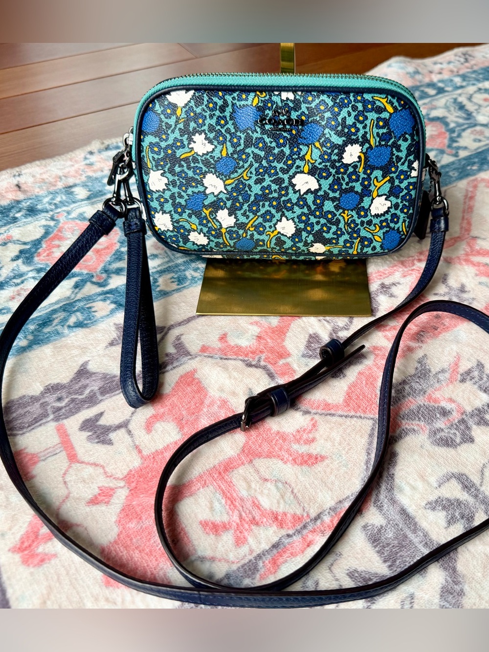 Coach Crossbody Clutch in Yankee Floral Print Canvas. EUC - Picture 2 of 13